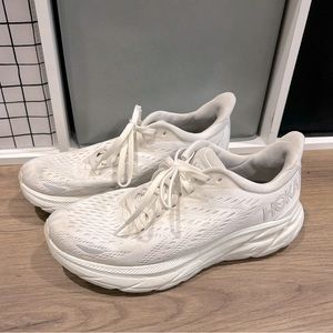Hoka Clifton 8’s in White
